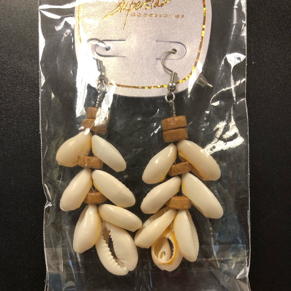 *SOLD* Cowrie Shell Dangle Drop Earrings